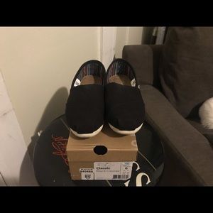 Black classic Toms